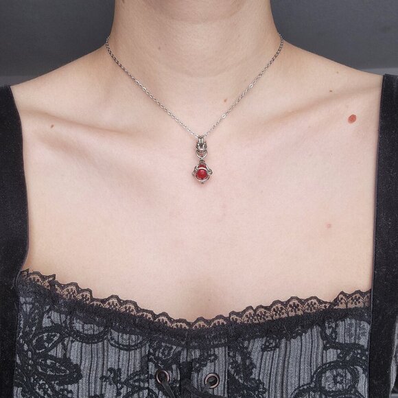 Gothic Victorian Vampire red caged pearl necklace with a small silver chain - Picture 4 of 7